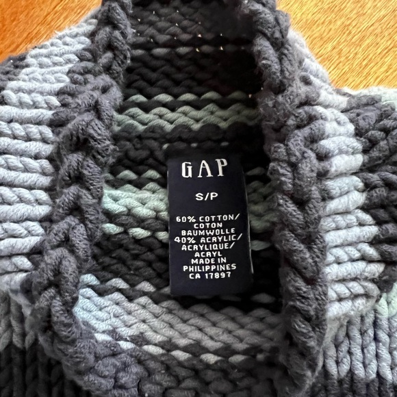 GAP Mock Turtleneck Sweater - Size Small - Picture 3 of 3